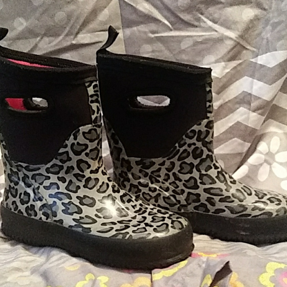 Black rainboots with animal print